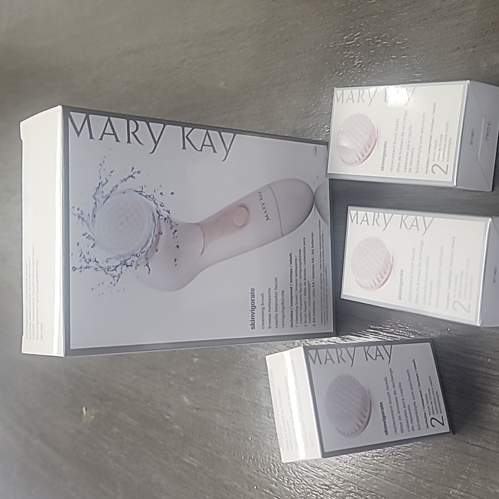 Mary Kay White Skincare Tool for Gentle Cleansing Plus 3  two pks of brush heads
